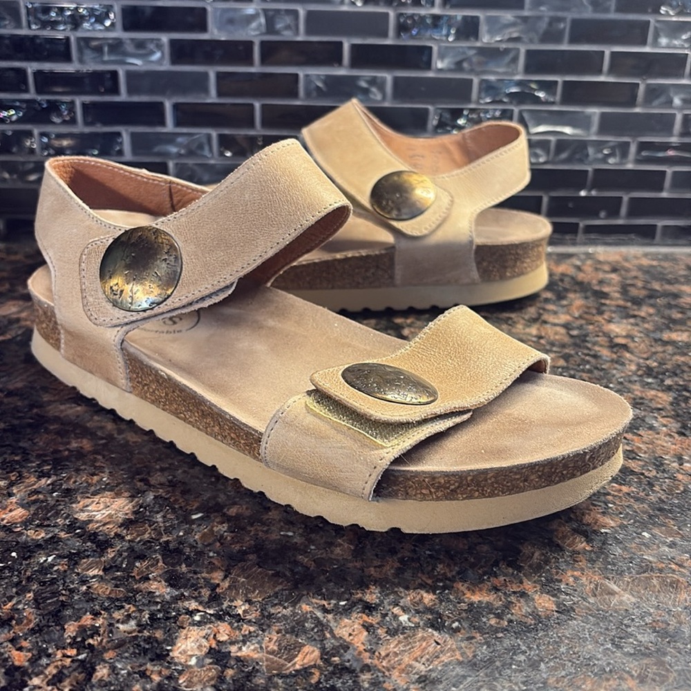 Taos Footwear Beige/Tan Leather Sandals with Brass Buttons EU 38 US 7-7.5